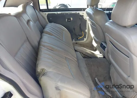 2003 Lincoln Town Car Signature z USA, uszkodzony, nr VIN 1LNHM82W73Y632552